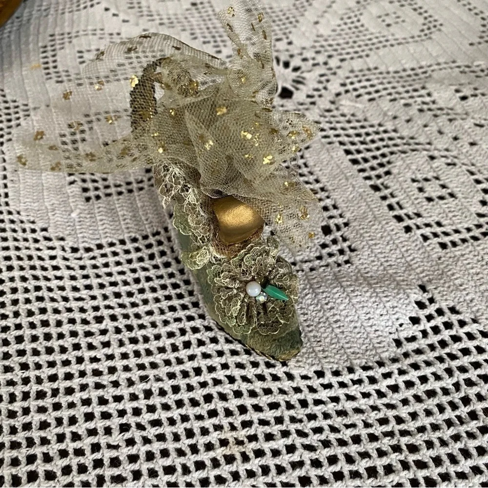 Vintage Rare Victorian Collectible Green Velvet Lace Shoe Holiday Ornament